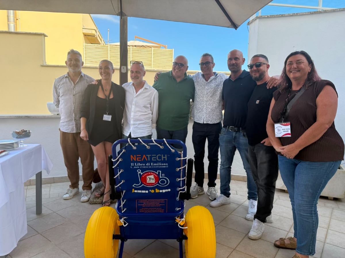 associazione Il Libro di Emiliano - la consegna delle sedie Job
