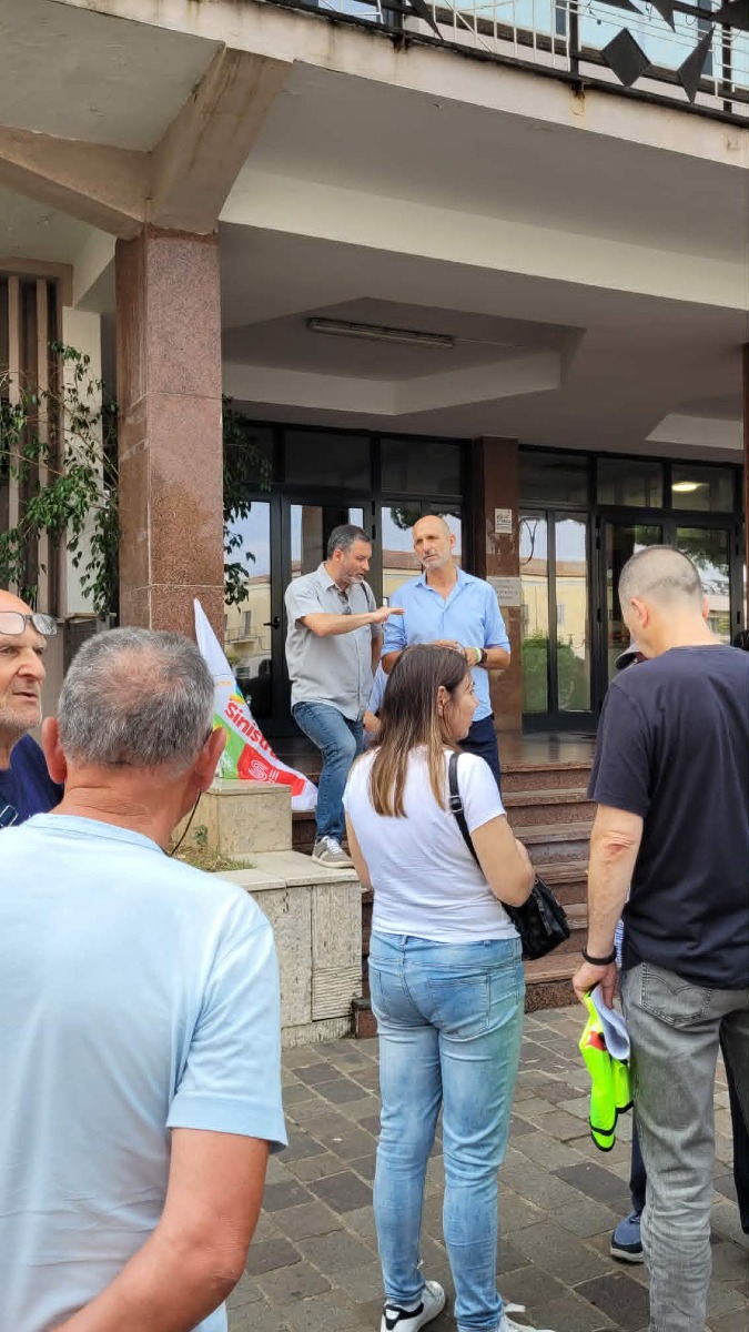 Sit-In Aprilia caro parcheggi 