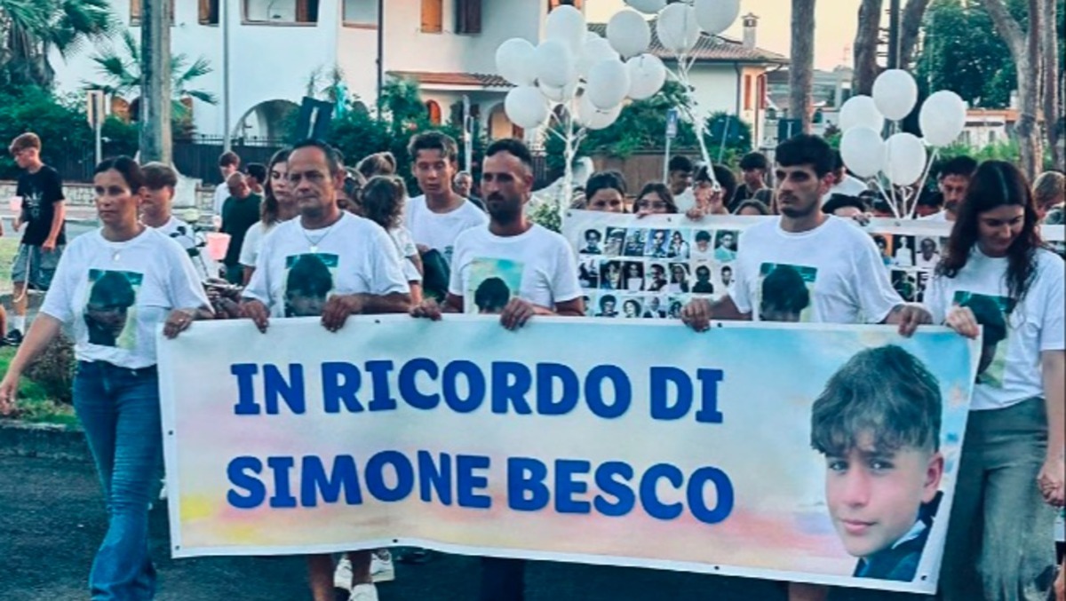 Sabaudia si illumina per Simone: una fiaccolata per dire contro le tragedie della strada. - 