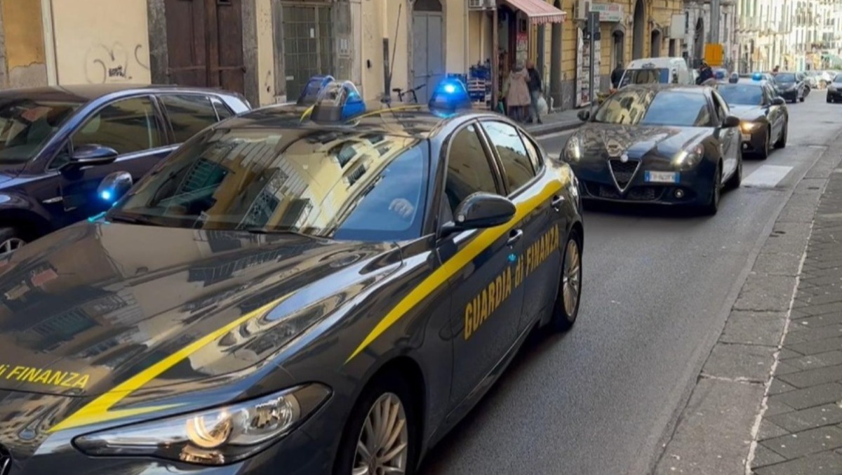Droga e fucili nascosti: raffica di sequestri della Guardia di Finanza tra Roma e provincia. - 