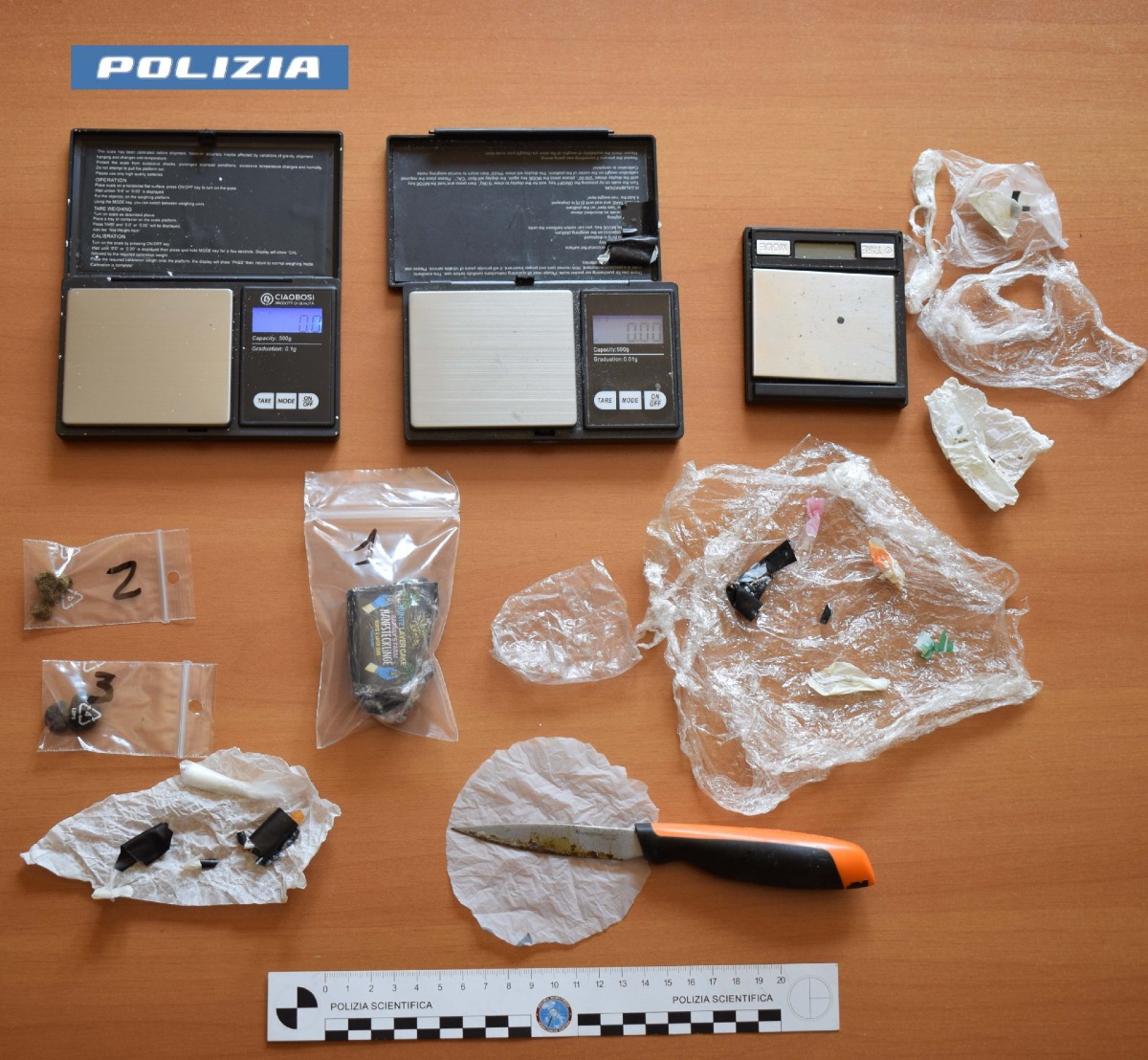CISTERNA - Hashish e bilancini, denunciato un giovane - 