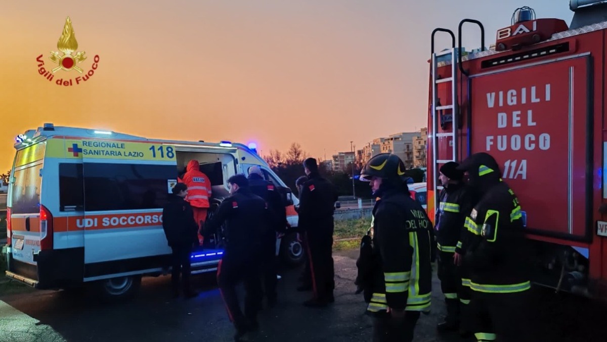 Velletri, esplode il condizionatore. Evacuata una palazzina in fiamme. 63enne salvo per miracolo. - 