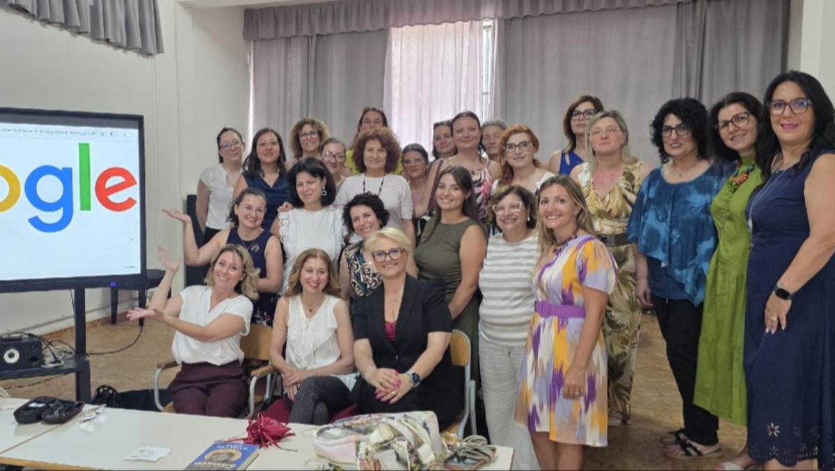 Aprilia, scuola e tecnologia: 30 docenti e la Dirigente della “Gramsci” certificati Google. - 