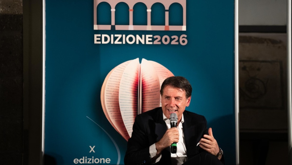 "Una nuova Primavera": il viaggio umano e politico di Giuseppe Conte incanta il pubblico di Velletri . - 