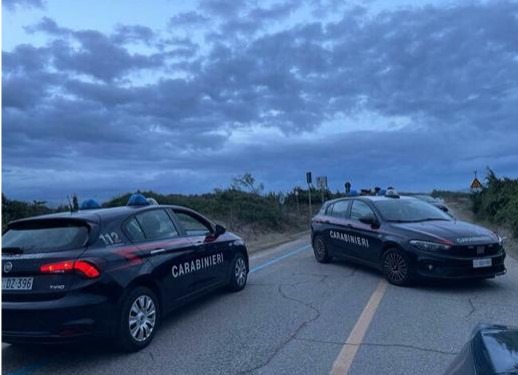 Evade dai domiciliari e colpisce al petto un carabiniere - 