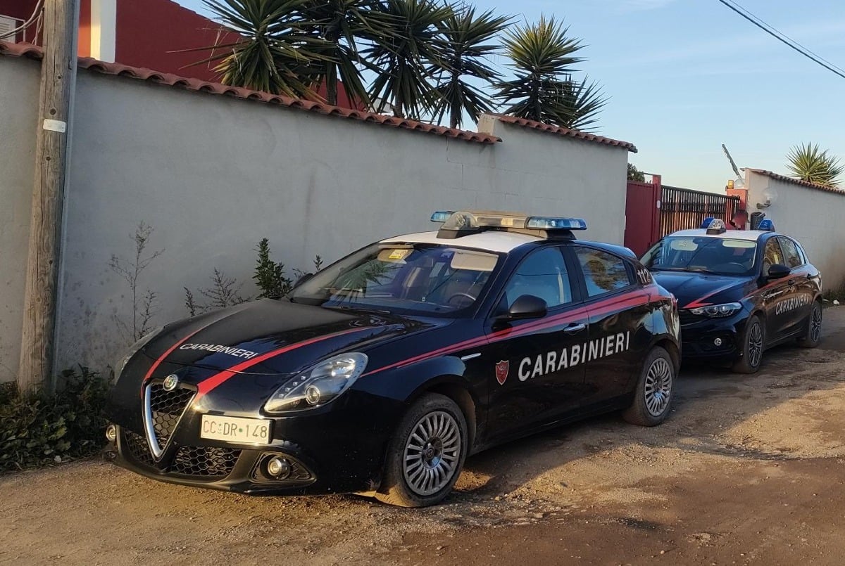 Aggredisce e minaccia di morte il padre: 14enne arrestato