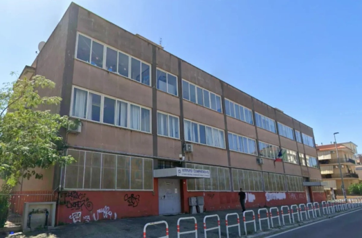 "Donate la scuola Gramsci al Comune di Aprilia"  - 