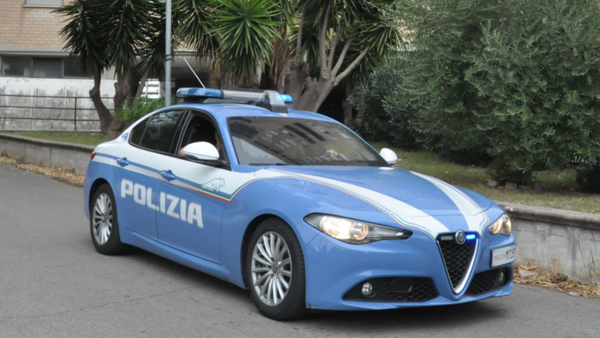 Latina, ignora l’alt e scatena il panico in Panda: bloccato dalla Polizia, era senza patente. - 