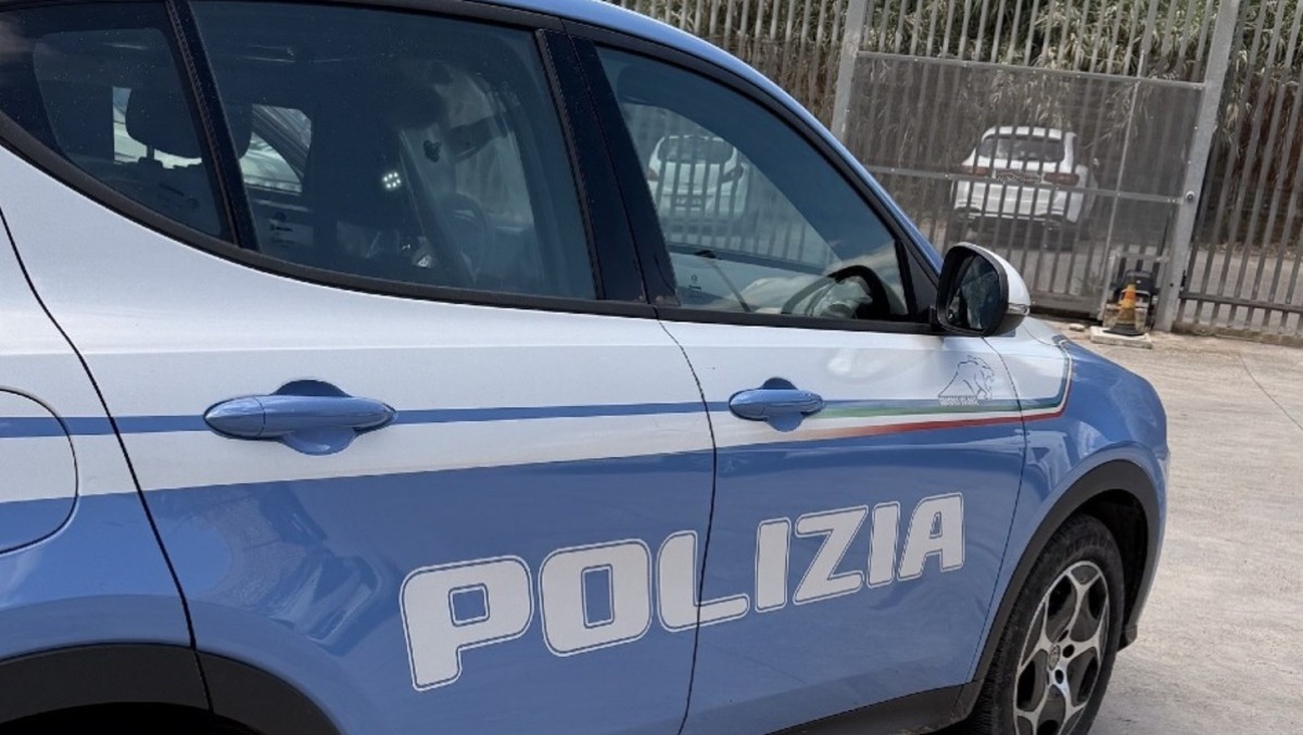 Cisterna, girano in auto con il bagagliaio pieno di refurtiva: tre denunciati. - 