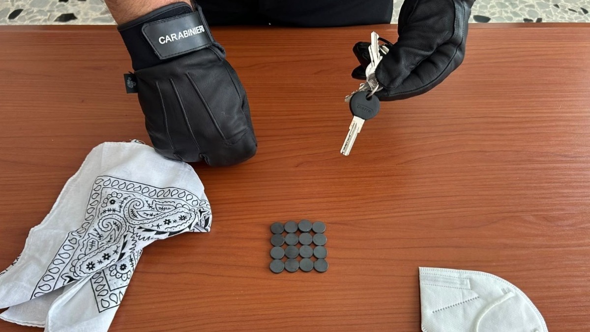 Velletri, il vicino vede tutto: i Carabinieri incastrano due topi d'appartamento. - 