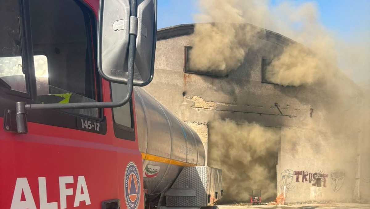​Ancora un rogo all'ex Freddindustria di Aprilia: soccorritori al lavoro. - 