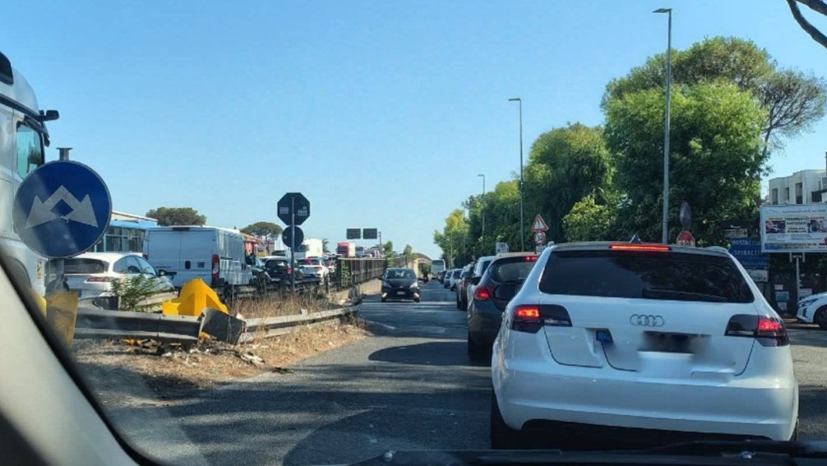 Due incidenti sulla Pontina, code in entrambe le direzioni. - foto dalla pagina Facebook "Via Pontina S.S.148"