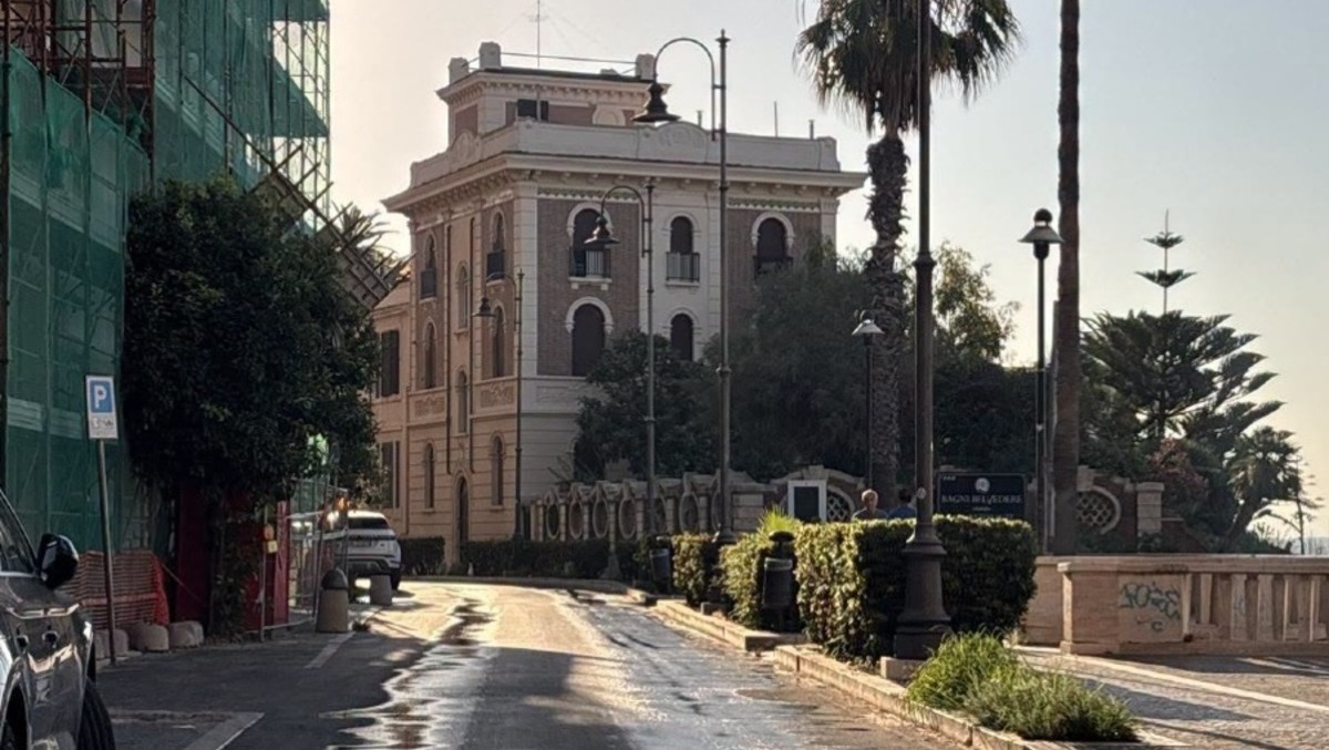 Nettuno, proseguono gli interventi di pulizia estiva e i lavori alla Spiaggia dello Sport. - 