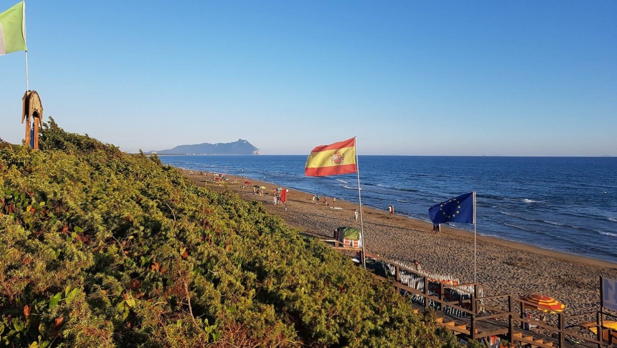 Sabaudia perde la Bandiera Blu nel picco dell'estate. E’ arrivata la revoca. - 