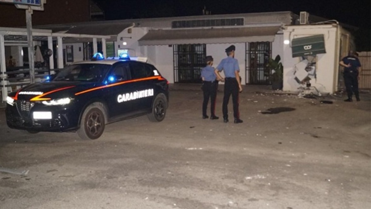 Banda del bancomat in azione nel pontino: esplosione nella notte, ma il colpo fallisce. - 