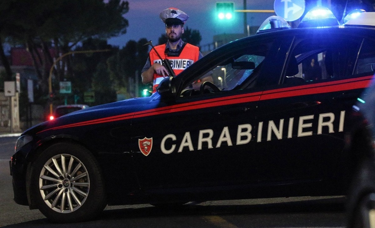 Rocca di Papa - Aggredisce i Carabinieri intervenuti con il personale del 118 - 