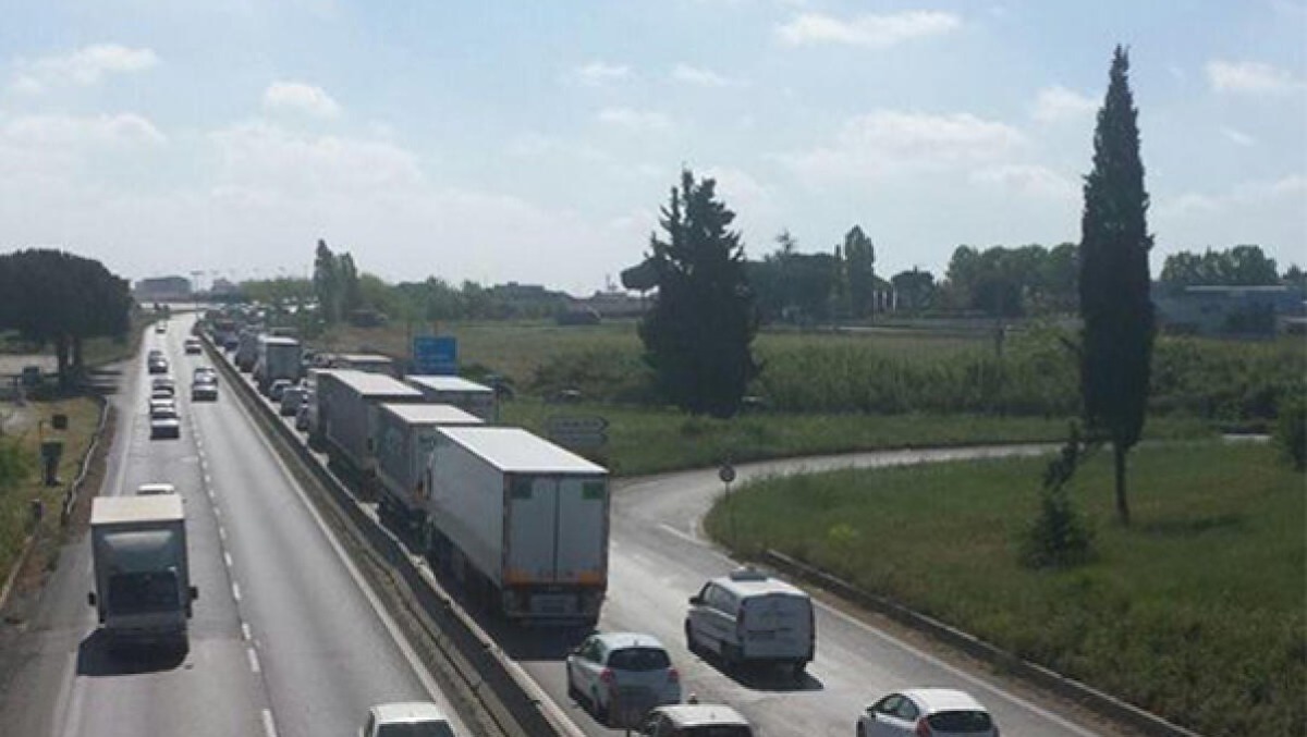 Viabilità sulla Pontina, risolto l’incidente a Pomezia Sud.  - 