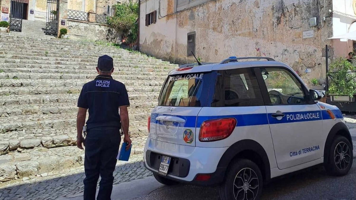 Terracina - Borse e giocattoli senza marchio CE, scatta il sequestro - 
