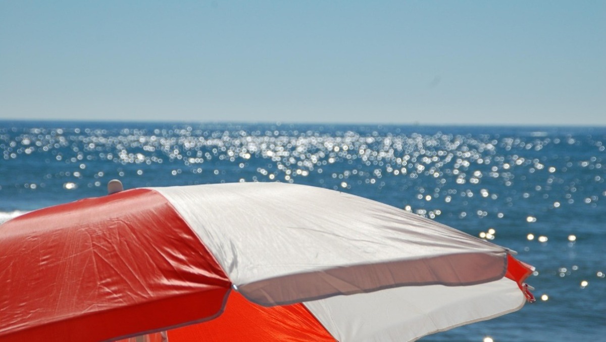 Latina, 14enne palpeggiato in spiaggia da un anziano.  - 