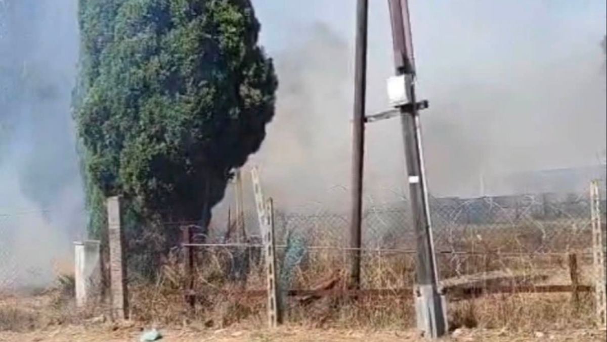Anzio, vasto incendio tra abitazioni e capannoni:  paura in via del Triangolo. - 