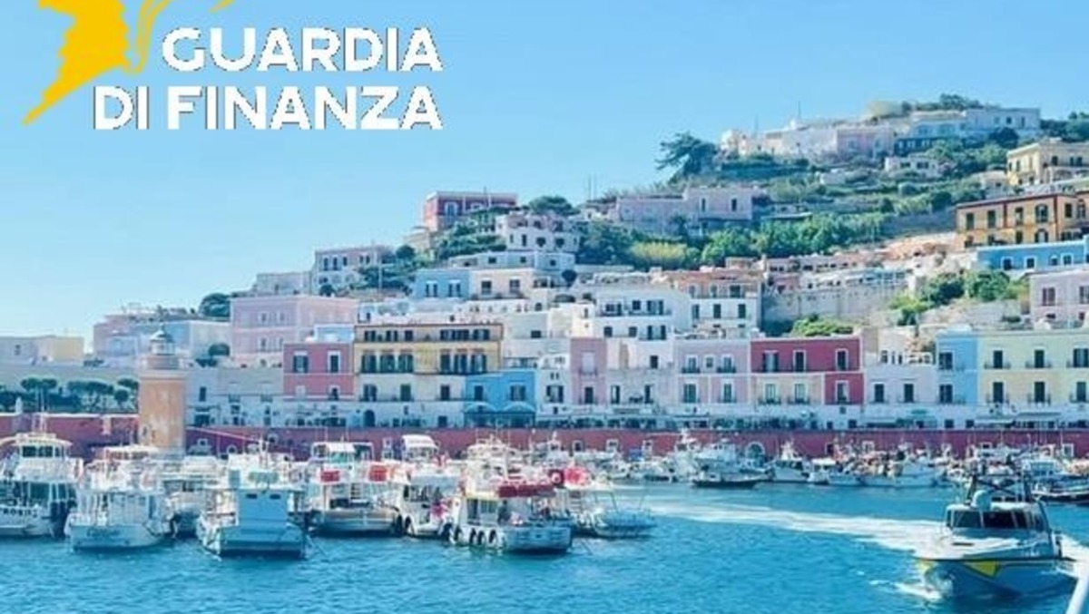 Palmarola, 12enne batte la testa contro uno scoglio, condotta in elicottero al Bambino Gesù. - 