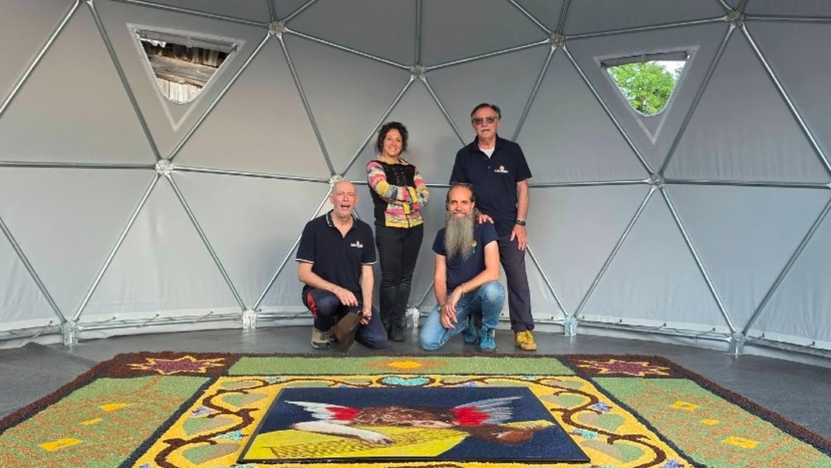 “Infiorata Città di Aprilia” in Lituania: l'opera “Under This Roof” conquisterà la giuria internazionale? - 