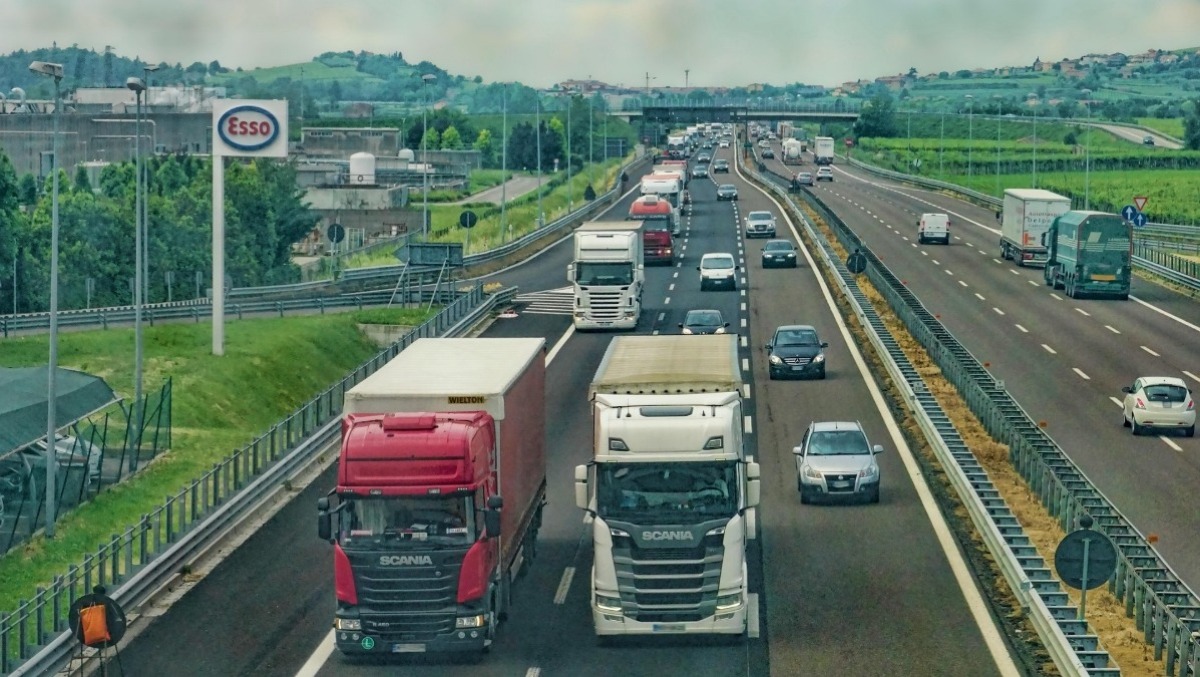 A2, bimbo sbalzato dall'auto: decisivo l'intervento di un soccorritore pontino e dei Carabinieri. - 