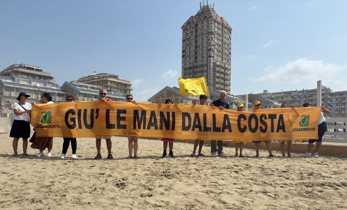 Goletta Verde a Nettuno: "Giù le mani dalla costa" - 