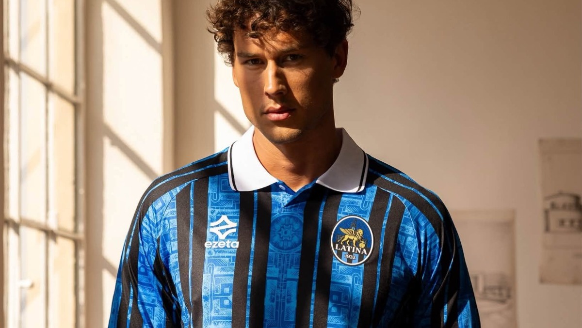 Latina Calcio, piazza del Popolo sulle nuove maglie  - 