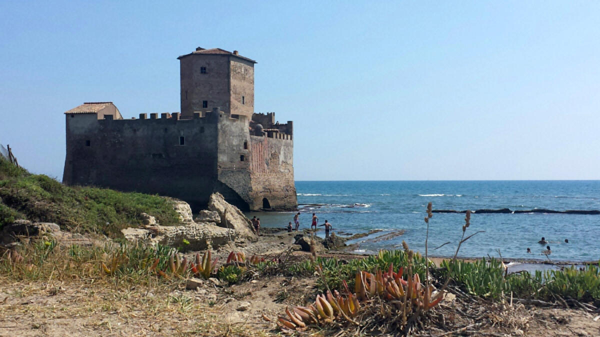 Restano chiuse la spiaggia e l'oasi naturalistica di Torre Astura - 