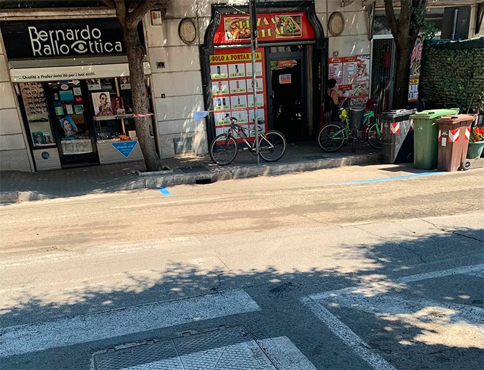 Via degli Aranci Aprilia via strisce blu