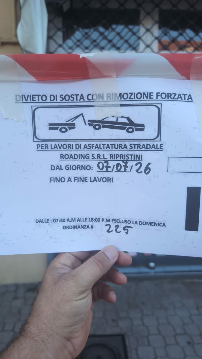 Via degli Aranci Aprilia via strisce blu