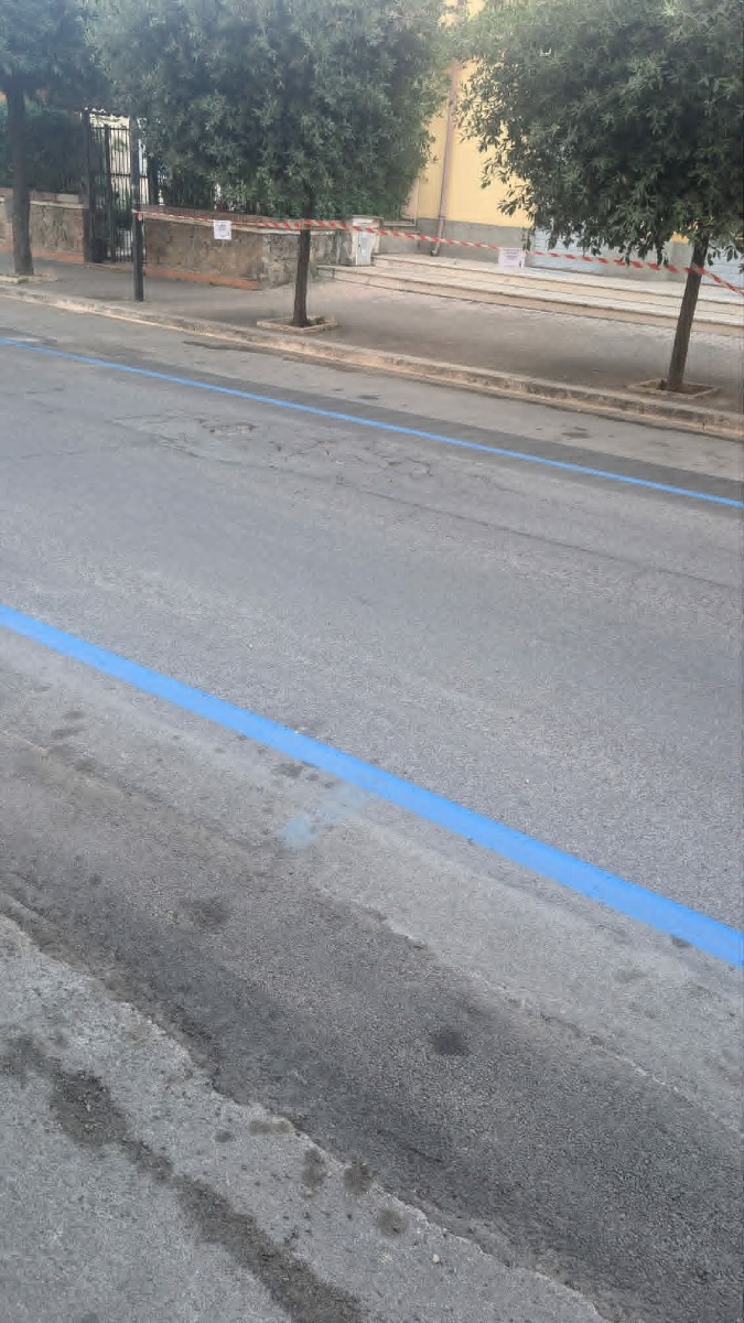 Via degli Aranci Aprilia via strisce blu