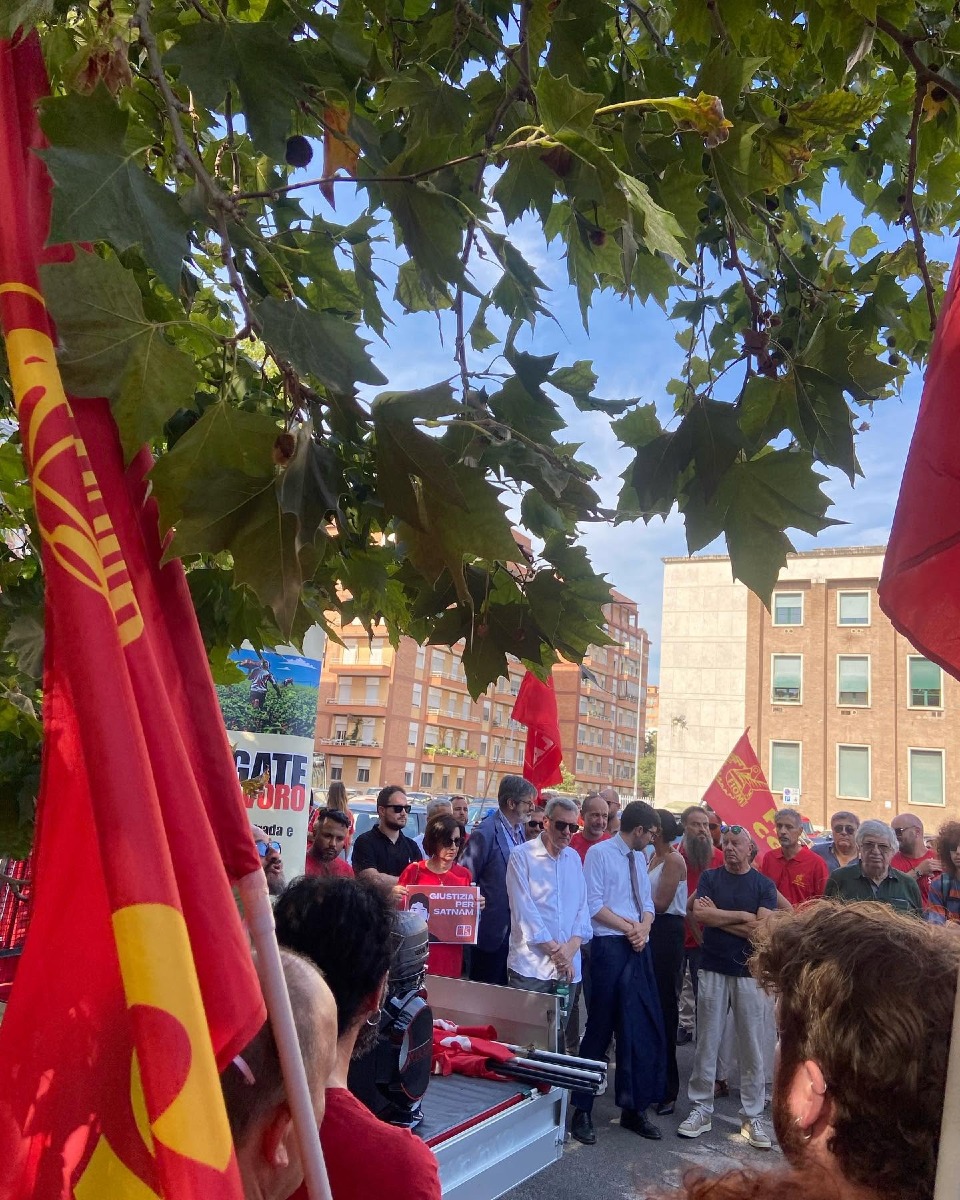 Sentenza morte Satnam Singh - manifestazione davanti Tribunale Latina