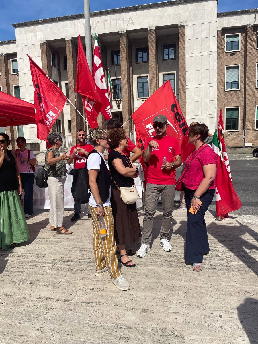 Sentenza morte Satnam Singh - manifestazione davanti Tribunale Latina