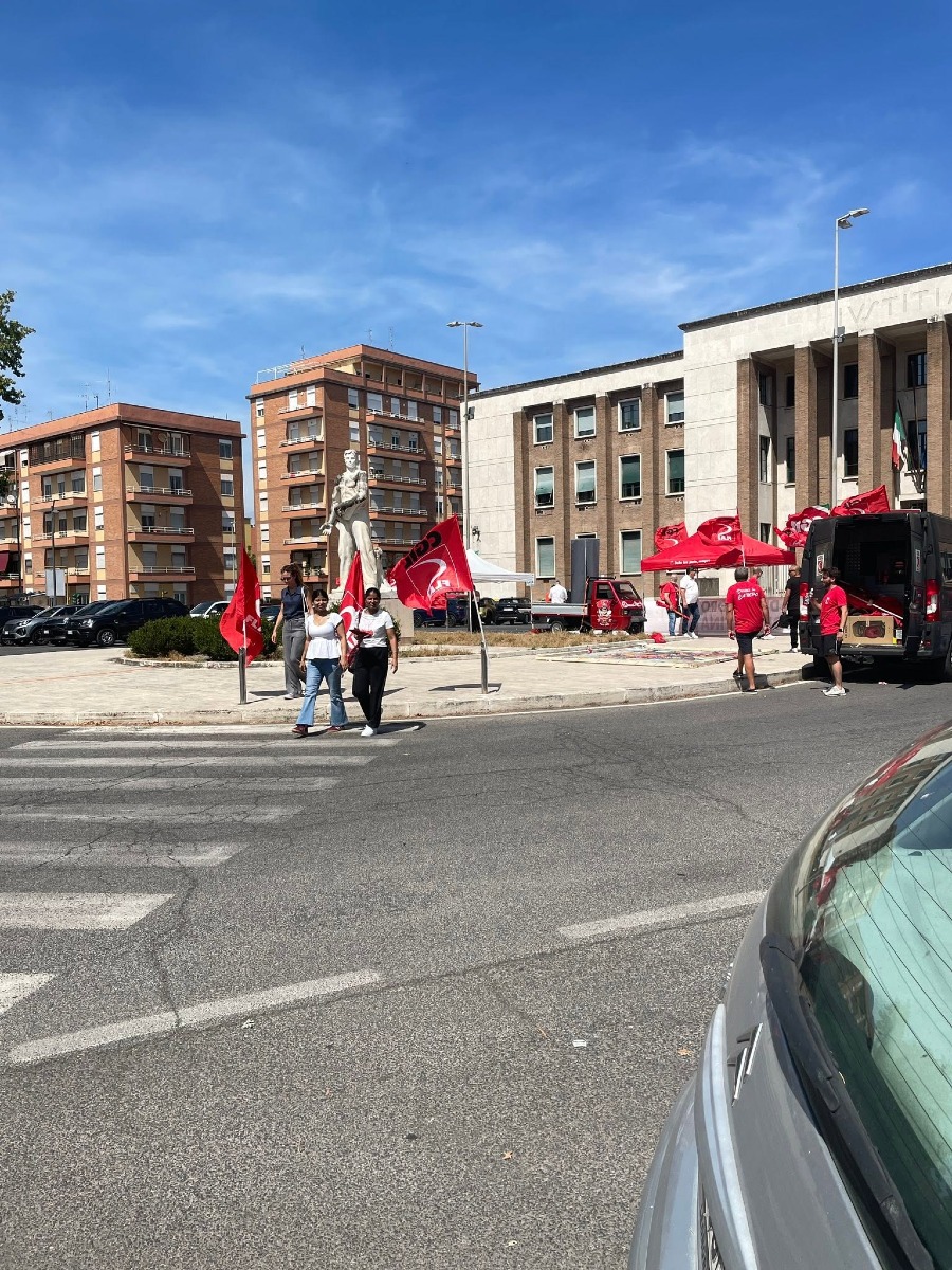 Sentenza morte Satnam Singh - manifestazione davanti Tribunale Latina