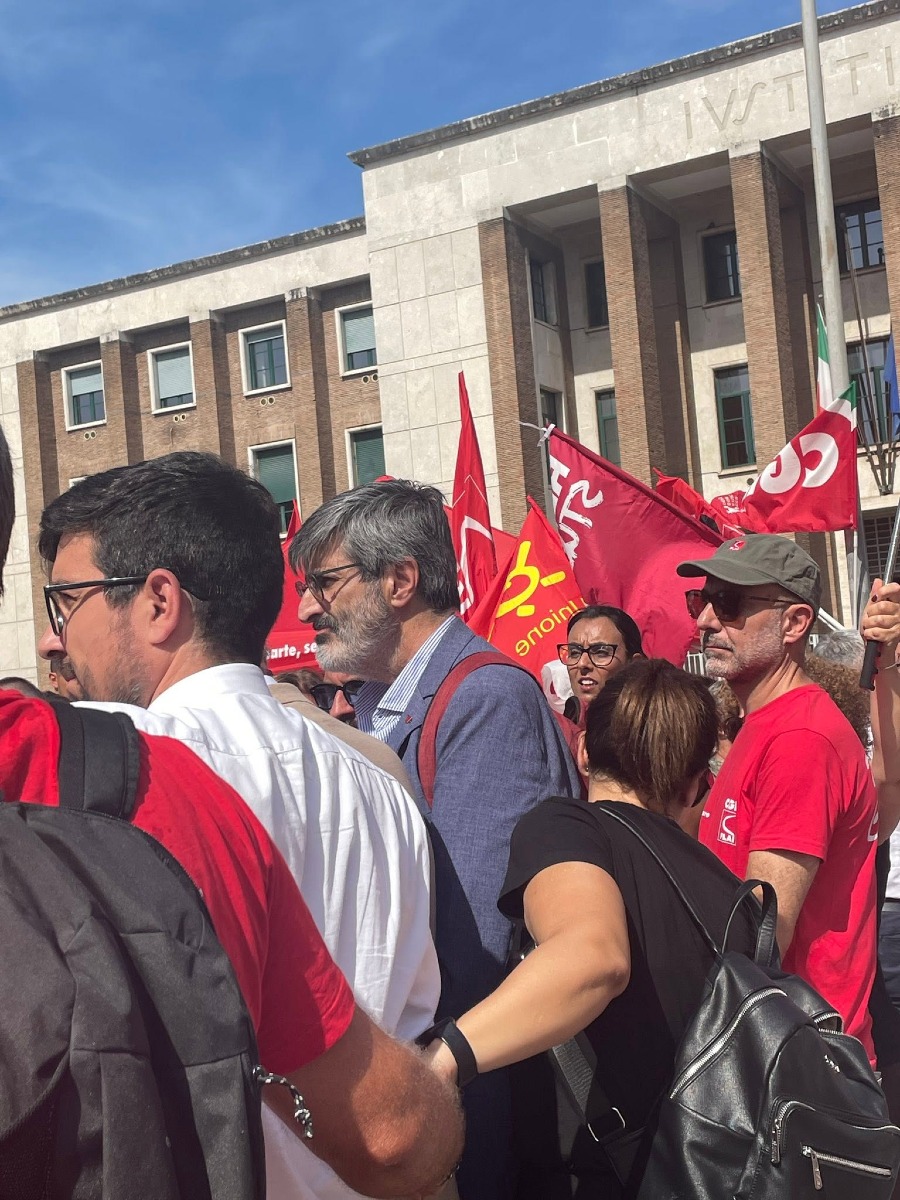 Sentenza morte Satnam Singh - manifestazione davanti Tribunale Latina