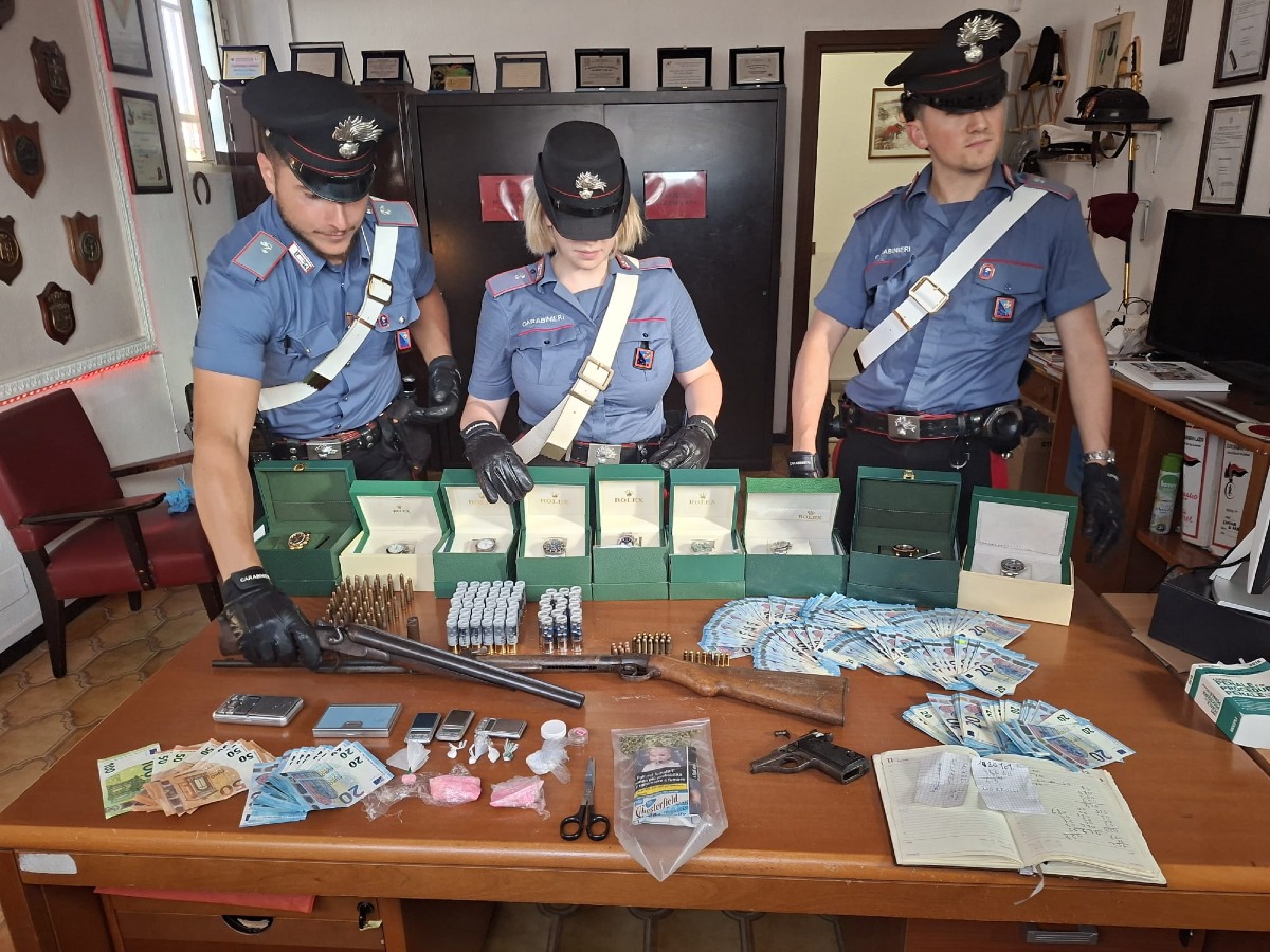 Carabinieri di Tor San Lorenzo - droga e armi 