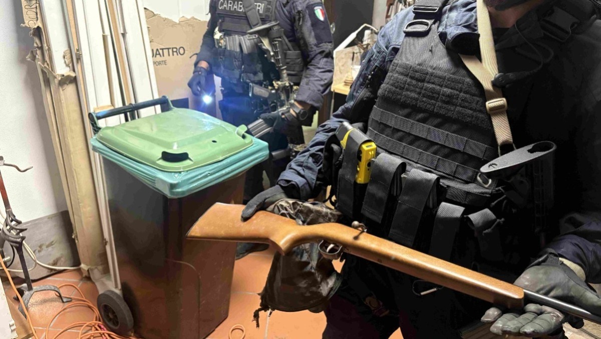 Anzio e Ardea, blitz dei Carabinieri: sgominato traffico di droga. Armi nascoste e pub col contatore truccato. - 