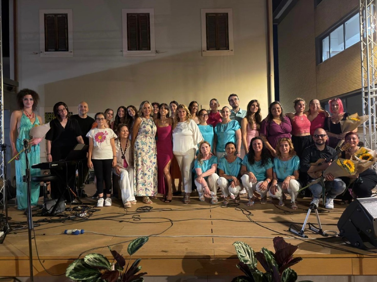 Aprilia - Viaggio in musica in piazza delle Erbe con i cori Sunrise e Liberi Cantores - 
