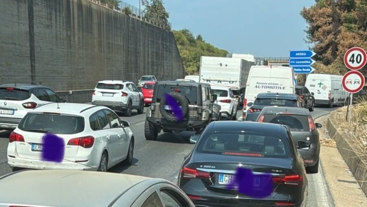 Pontina, autobus in panne e incidente: disagi verso Roma - Foto dal web 
