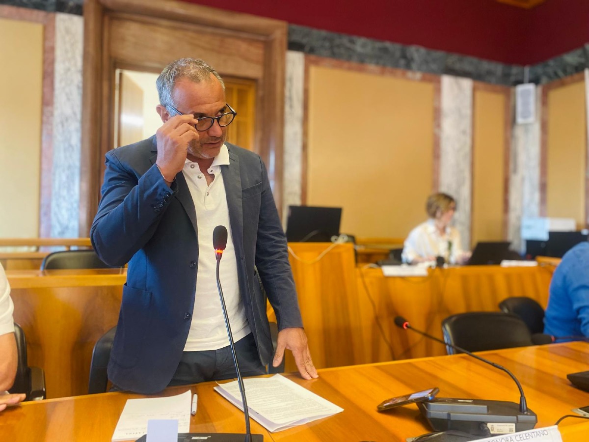 Latina - Don Morosini e Piazza Dante, scontro durante il Question Time - 