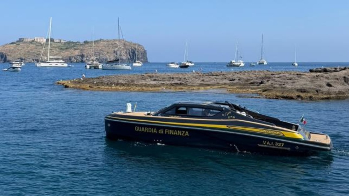 Controlli della Guardia di Finanza tra Formia e le Isole pontine, 16 denunce - 
