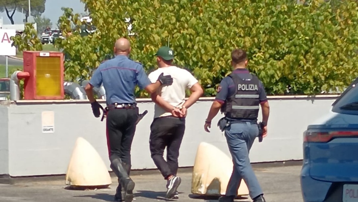 PAURA AD APRILIA2: MEGA RISSA TRA ROM, ARRIVANO CARABINIERI E POLIZIA - 