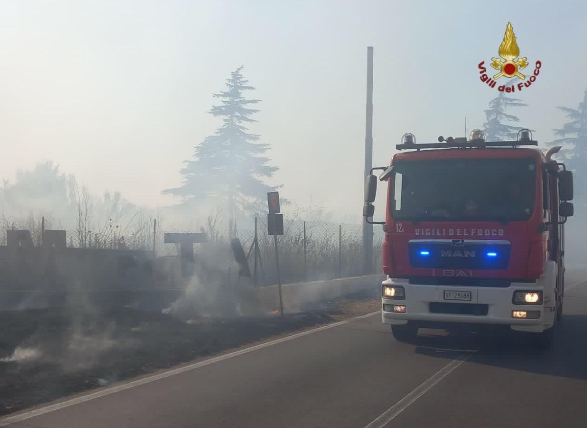 Incendio sull'Ardeatina, disagi al traffico - 