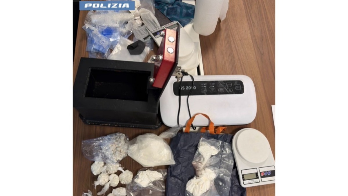 Appartamento sul mare con spaccio di cocaina e crack - 