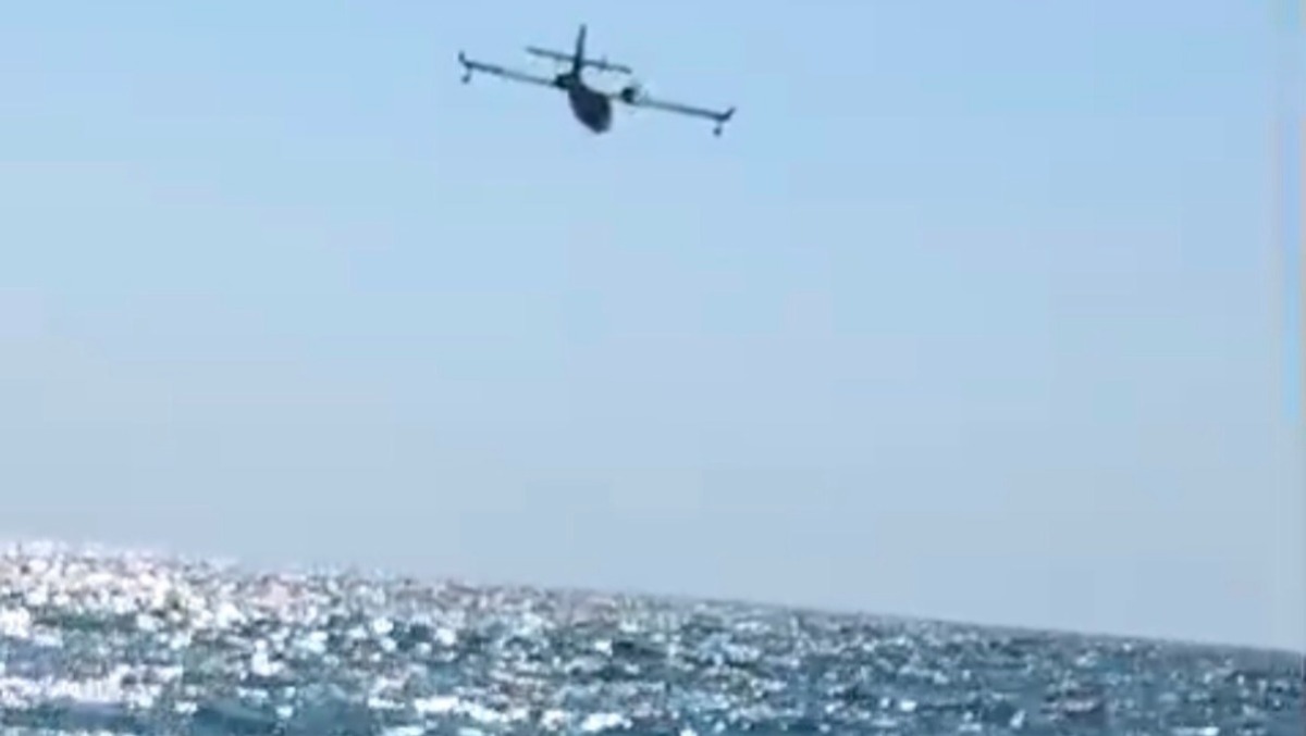 Di nuovo in fiamme la montagna di Sermoneta, canadair in azione VIDEO - 