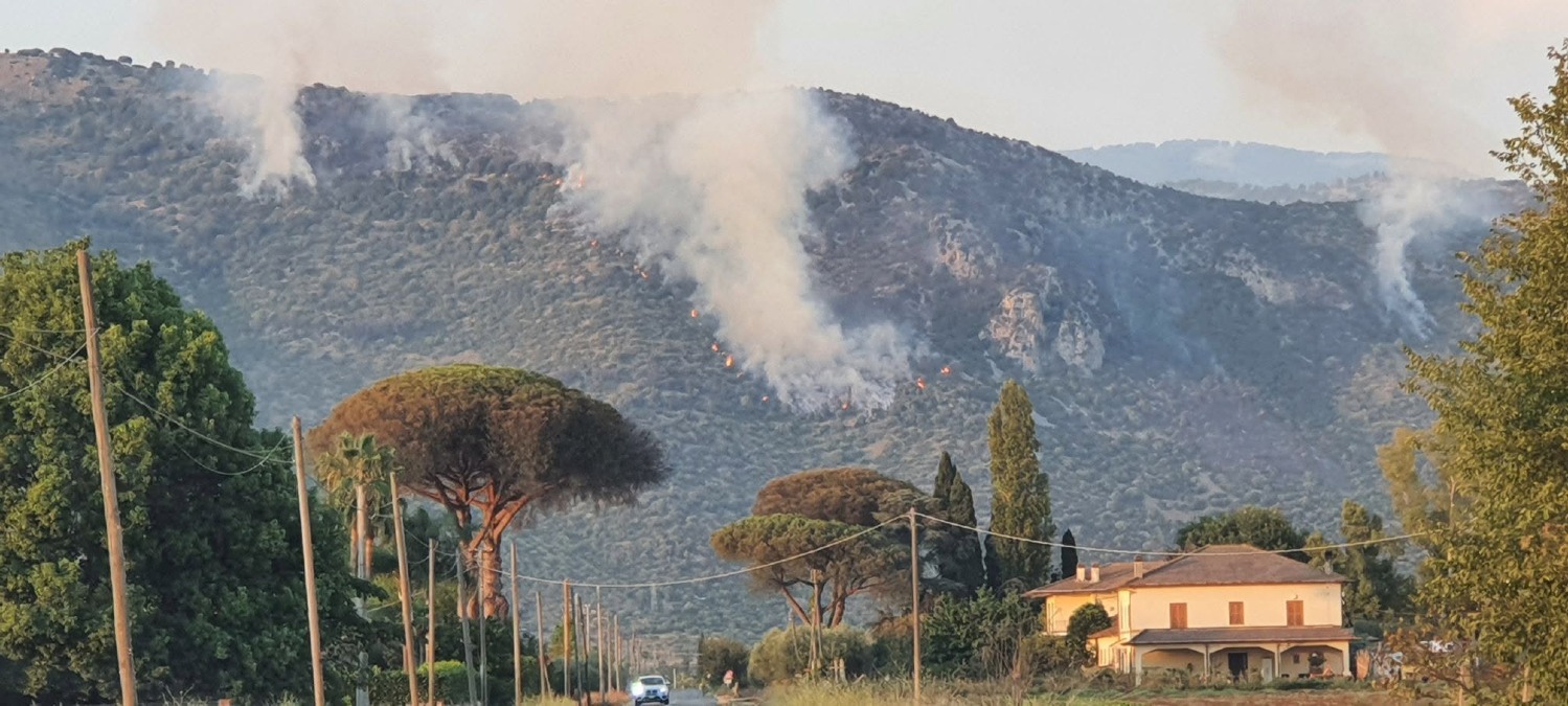 Incendio a Sermoneta, chiusa la Sp Casermette - 
