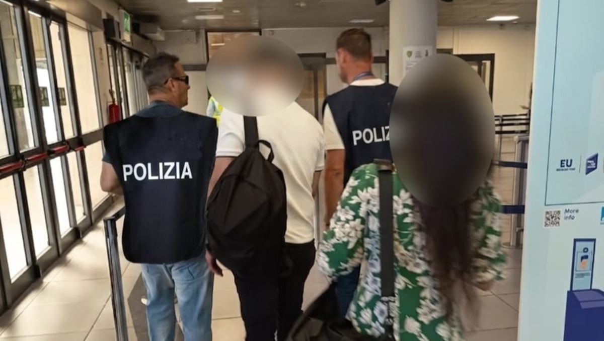 Condannato per omicidio, intercettato su un volo low cost dalla Polizia di Roma - 
