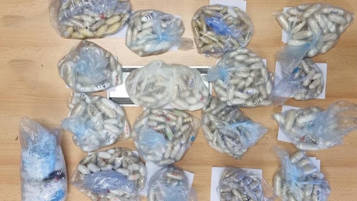 Fermato a Roma Termini, aveva quasi 8 Kg di droga nascosti in contenitori per alimenti. - 